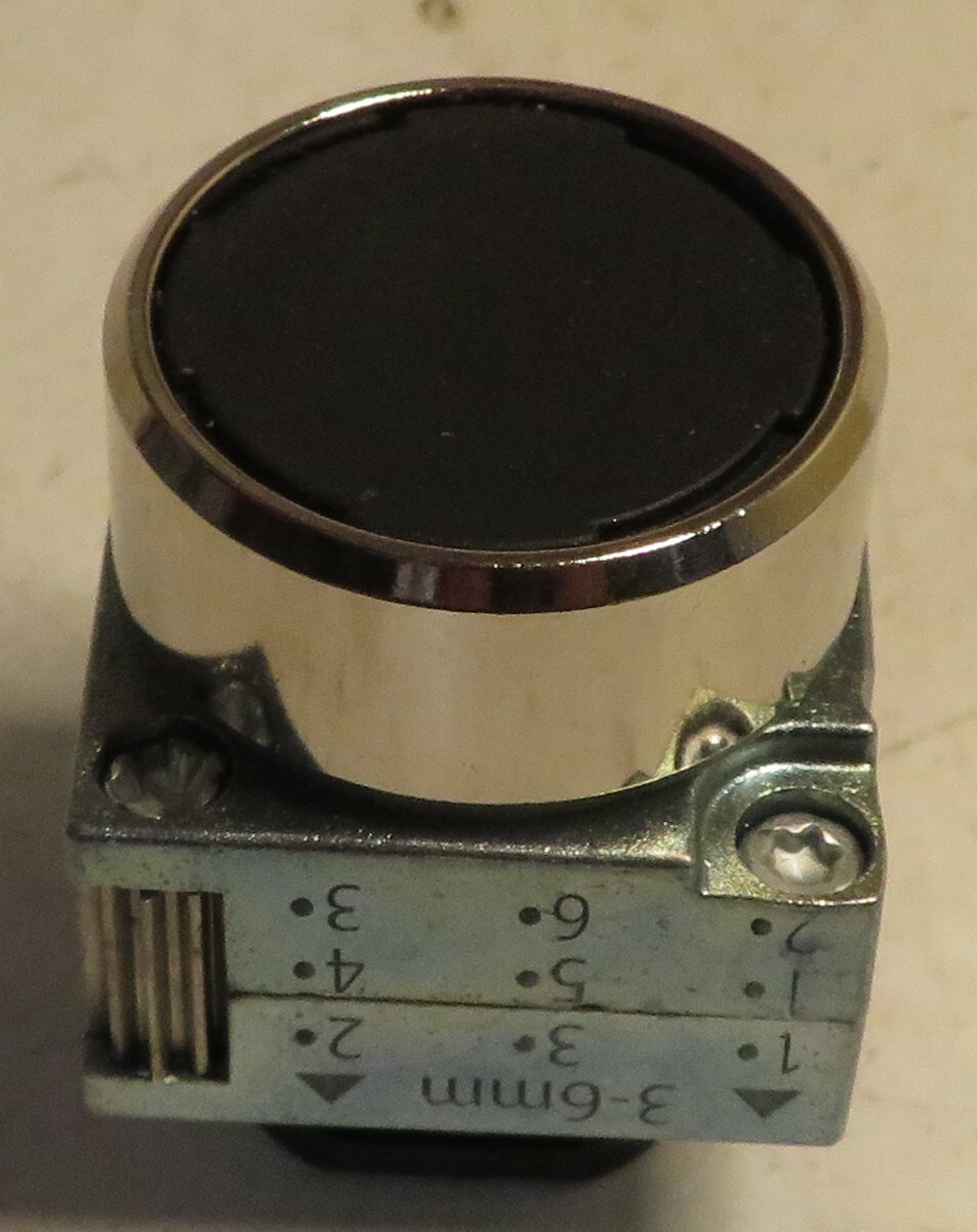Siemens UNBRANDED Pushbutton Switch Auxiliary Contact New Single Unknown Part #