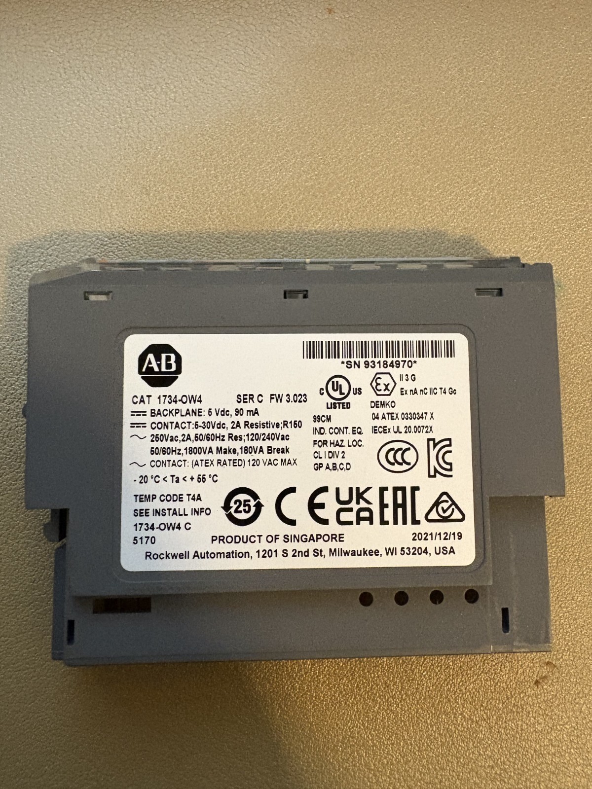 New Allen Bradley 1734-OW4 Digital Output Module Open Box