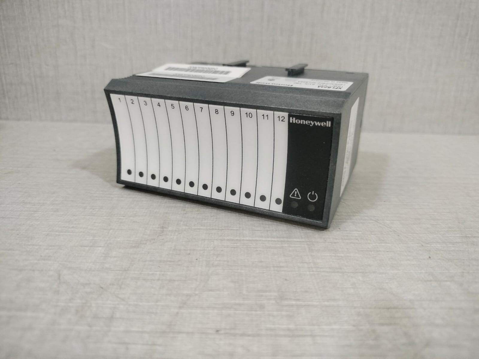 Honeywell XFL823A Distributed I/O 12 Digital Input Module W/ FILTHY & BROKEN BOX