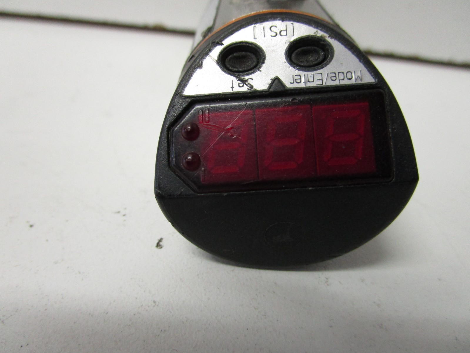 IFM EFECTOR 7224 PRESSURE SENSOR SWITCH – USED – FREE SHIPPING