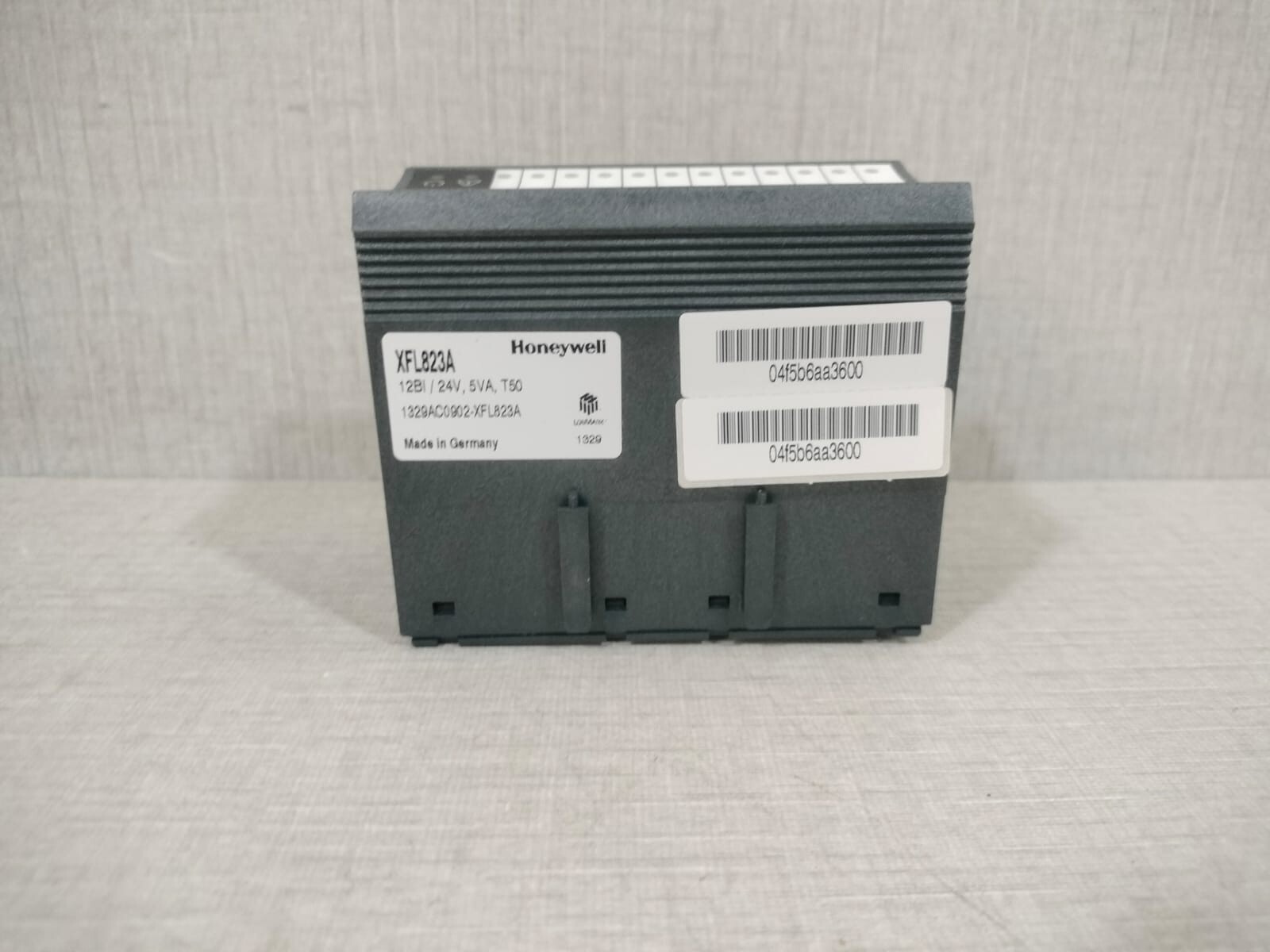 Honeywell XFL823A Distributed I/O 12 Digital Input Module W/ FILTHY & BROKEN BOX