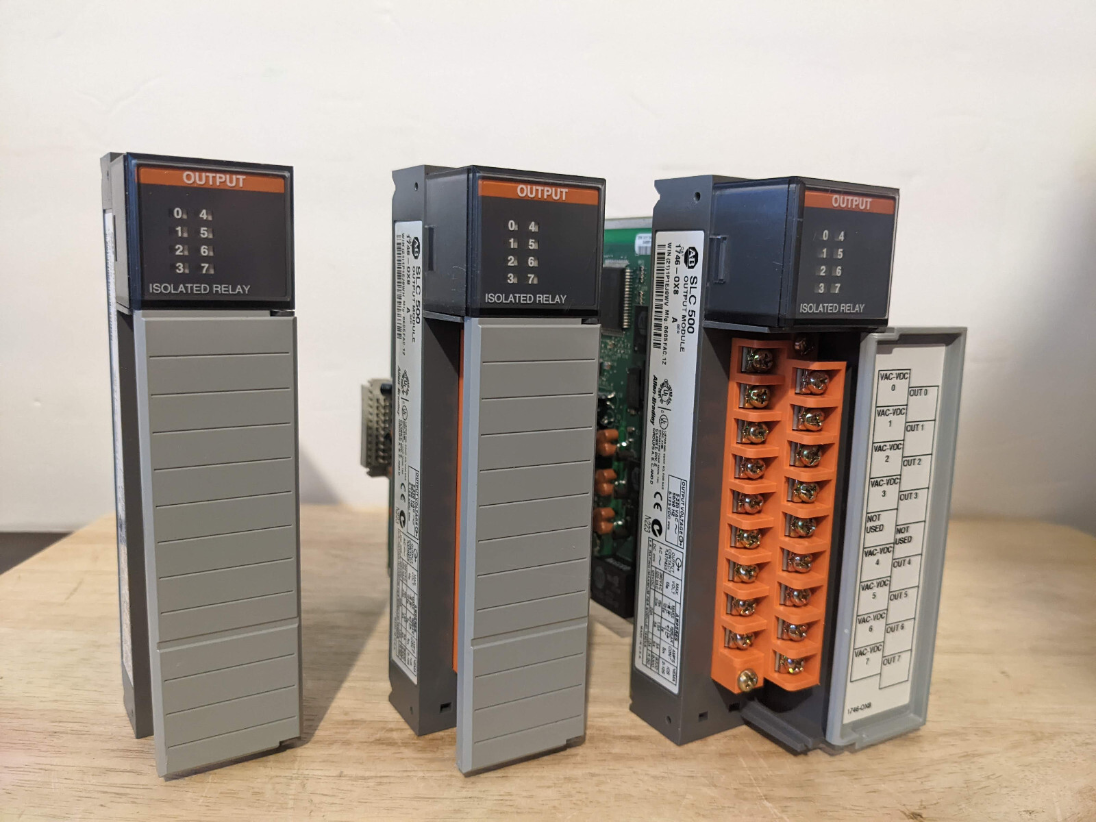 1 Allen Bradley 1746-OX8 1746-0X8 Ser A SLC 500 Output Module 8 Point Relay PLC