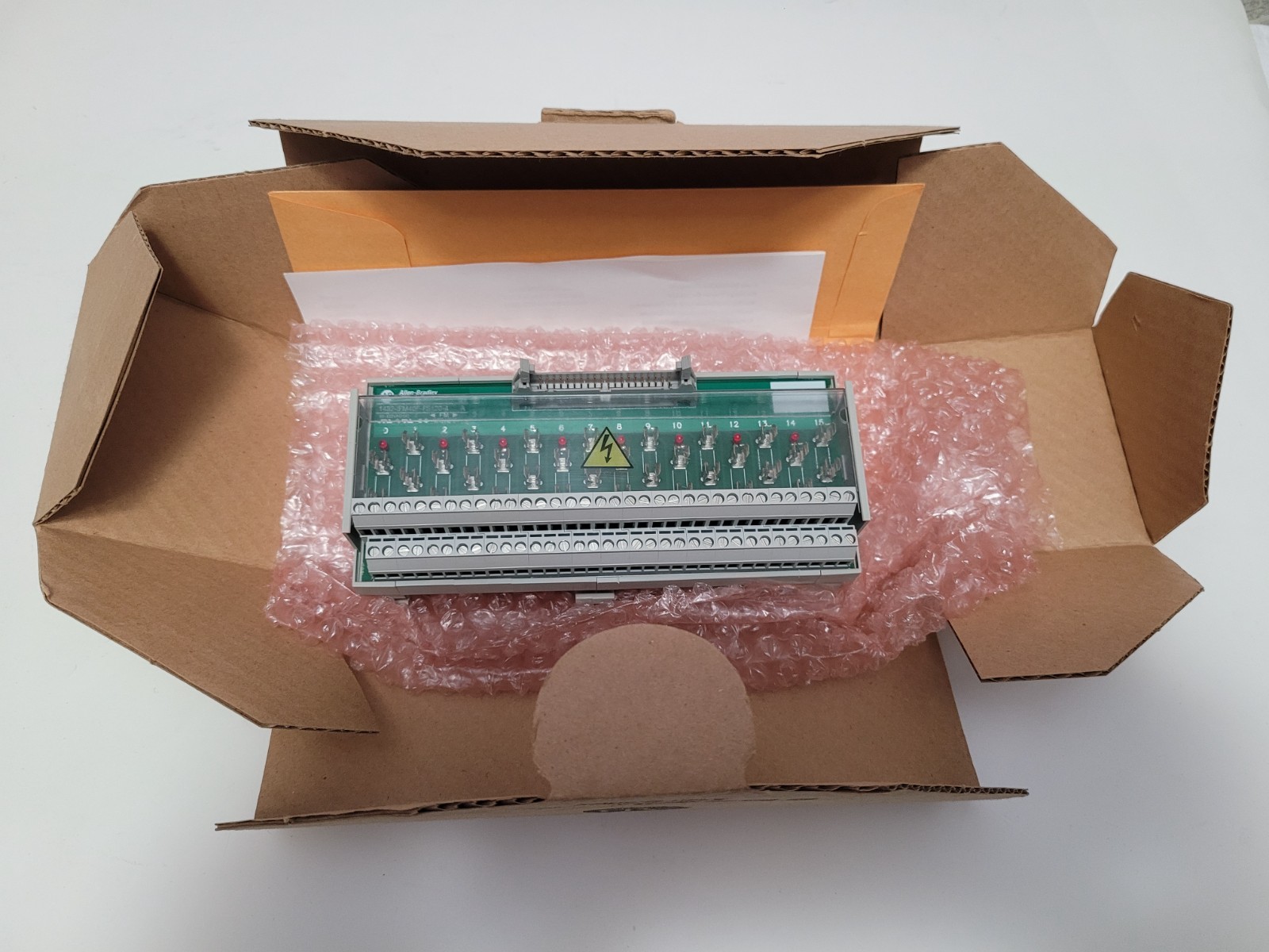 ALLEN BRADLEY 1492-IFM40F-FS120-4 INTERFACE MODULE 1492IFM40FFS1204 NEW IN BOX
