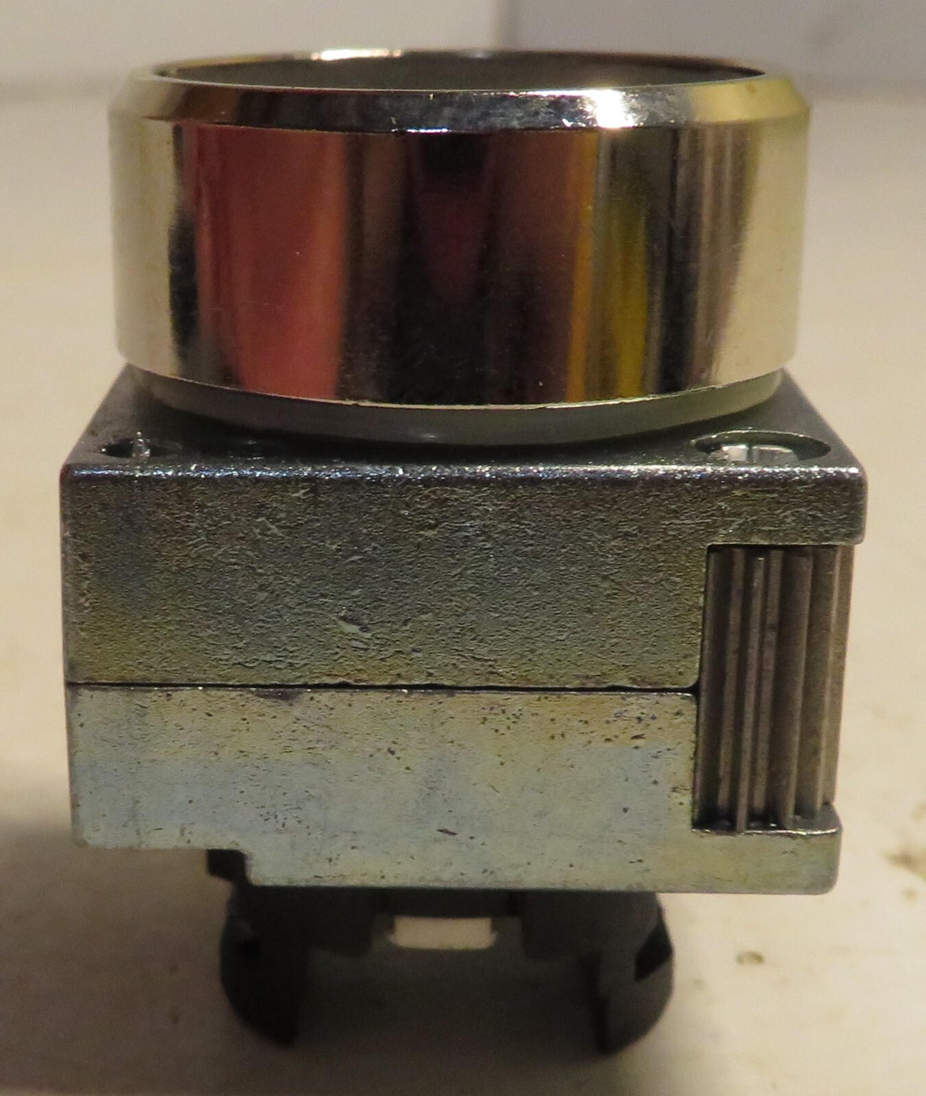 Siemens UNBRANDED Pushbutton Switch Auxiliary Contact New Single Unknown Part #