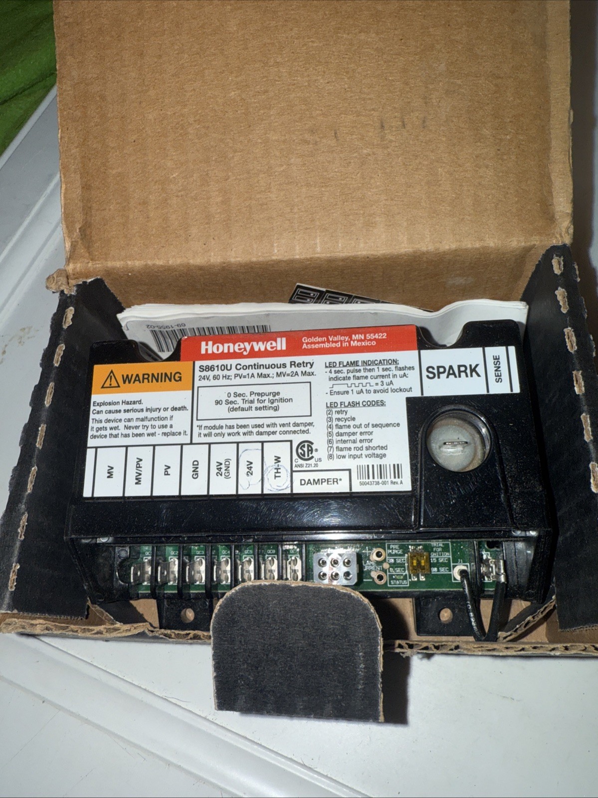 New In Box HONEYWELL S8610U3009 Universal Intermittent Pilot Ignition Module