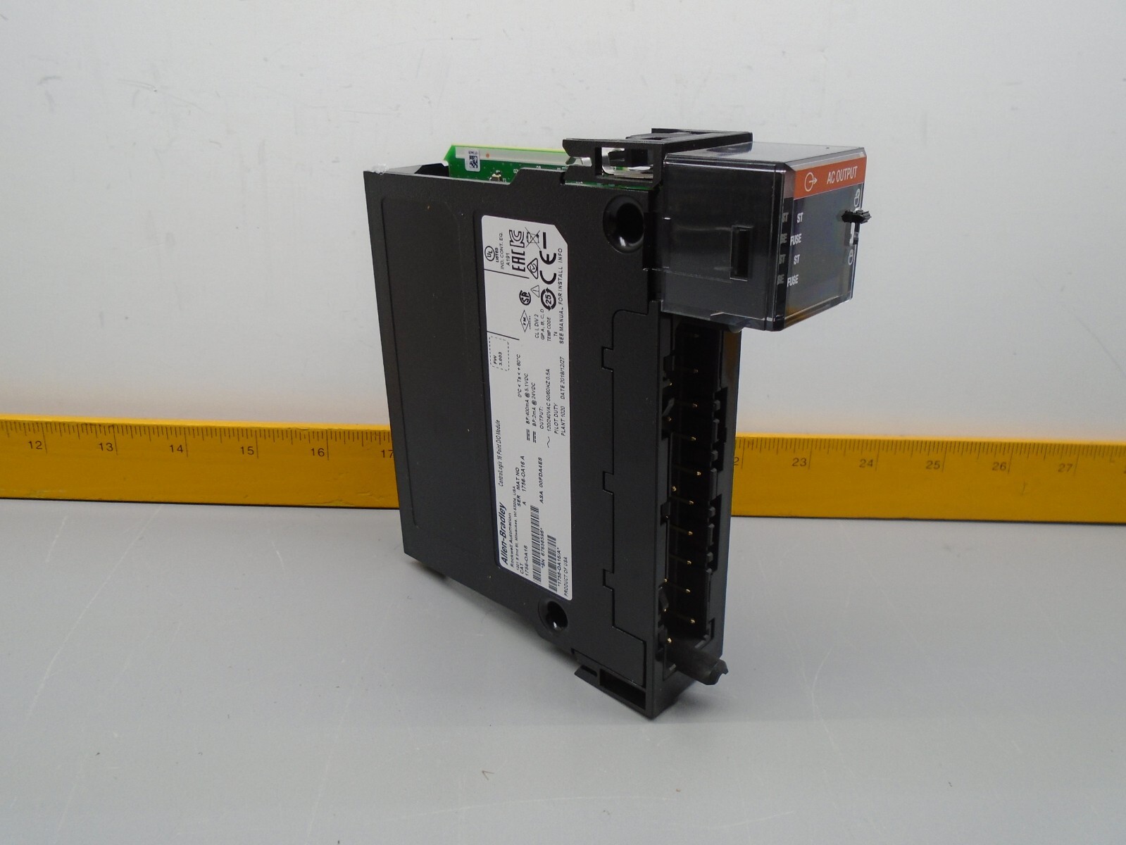 2018 Mfg Allen Bradley 1756-OA16 /A AC Output 1756-0A16 W109