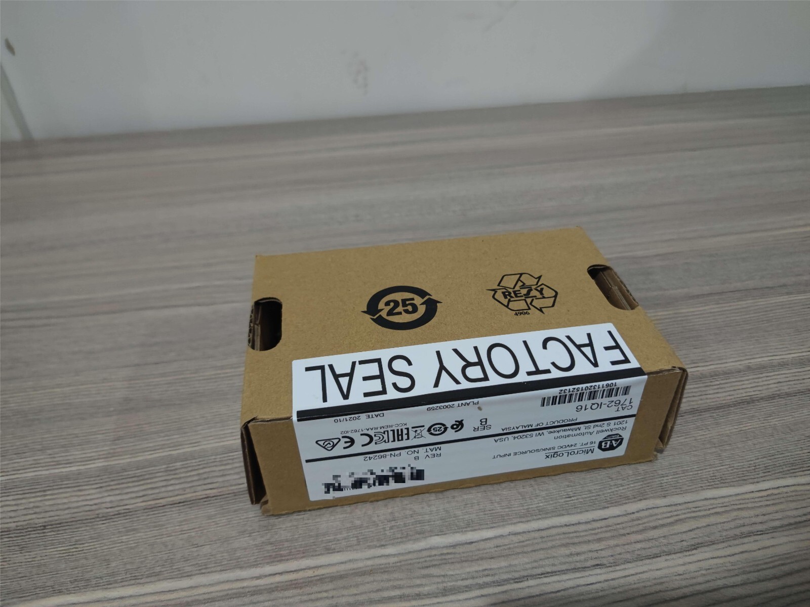 New Factory Sealed Allen-Bradley 1762-IQ16 SER B MicroLogix 24VDC Input Module