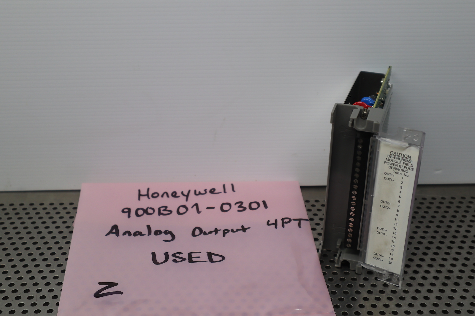 Honeywell 900B01-0301 Analog Output Module 4PT Used With Warranty See All Pics