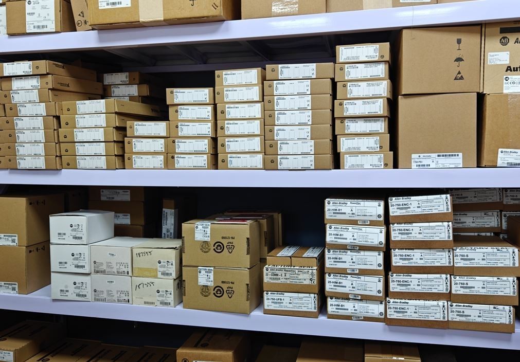 New Factory Sealed AB 1756-IF8 / A Controllogix 8 Point A/I Module 1756-IF8