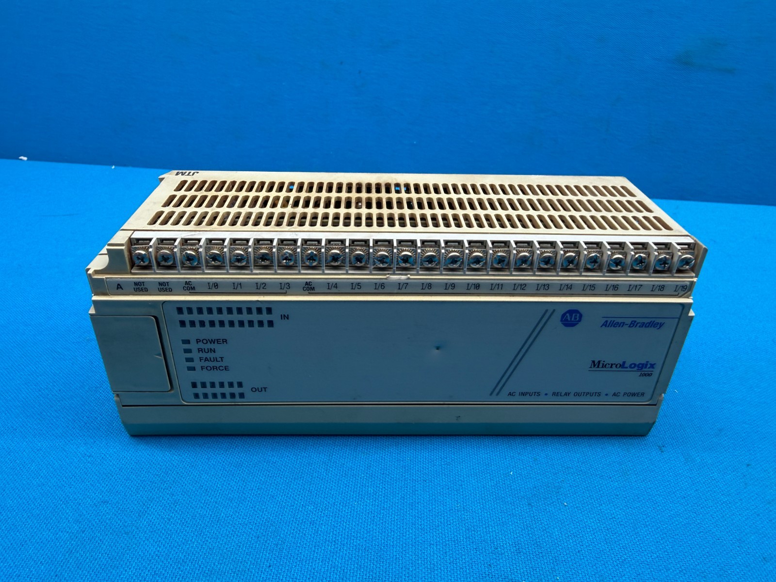 Allen-Bradley 1761-L32AWA MicroLogix 1000 32-Point 120/240VAC Controller