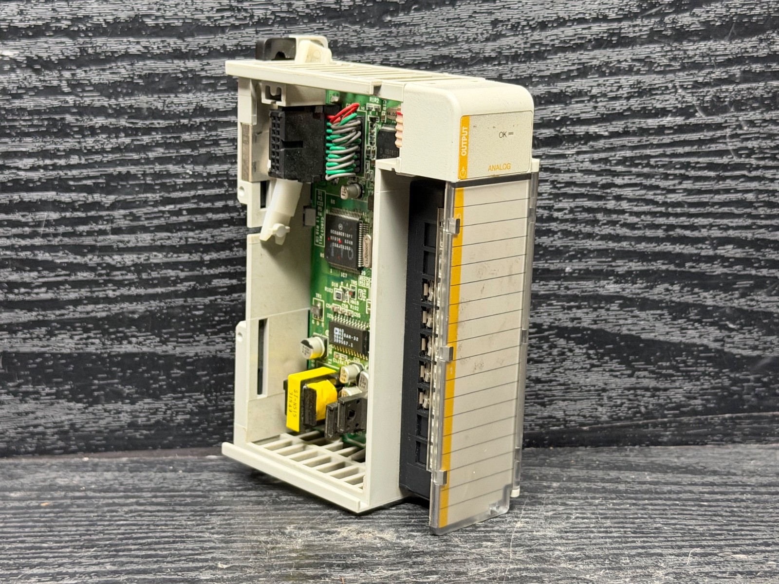 Allen Bradley 1769-OF2 1769-0F2 Ser A Compact I/O MicroLogix Output Module 2 Pt