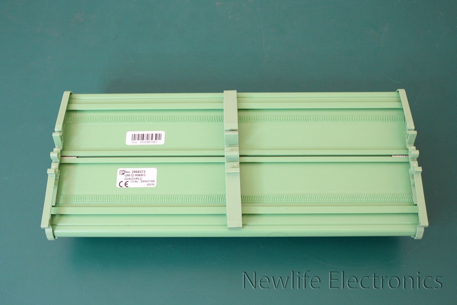 New Phoenix Contact UM-32 RM/RT-G24/21/PLC Active Module 2968373