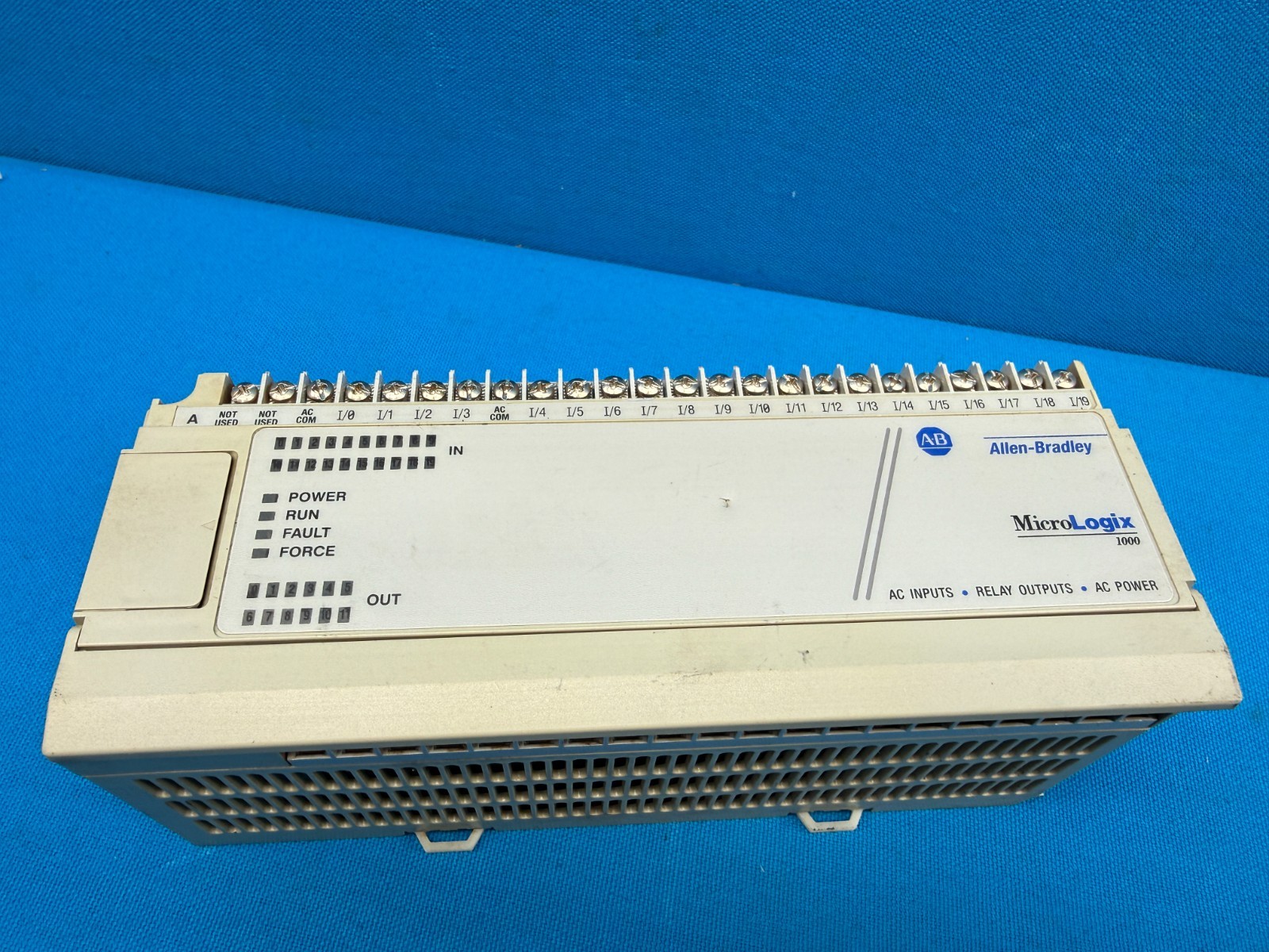 Allen-Bradley 1761-L32AWA MicroLogix 1000 32-Point 120/240VAC Controller
