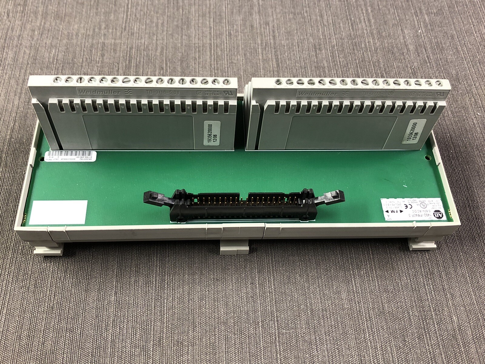 Allen-Bradley 1492-IFM40F-3 Digital Interface Module 40 Pt. 3 wire Sensor Inputs