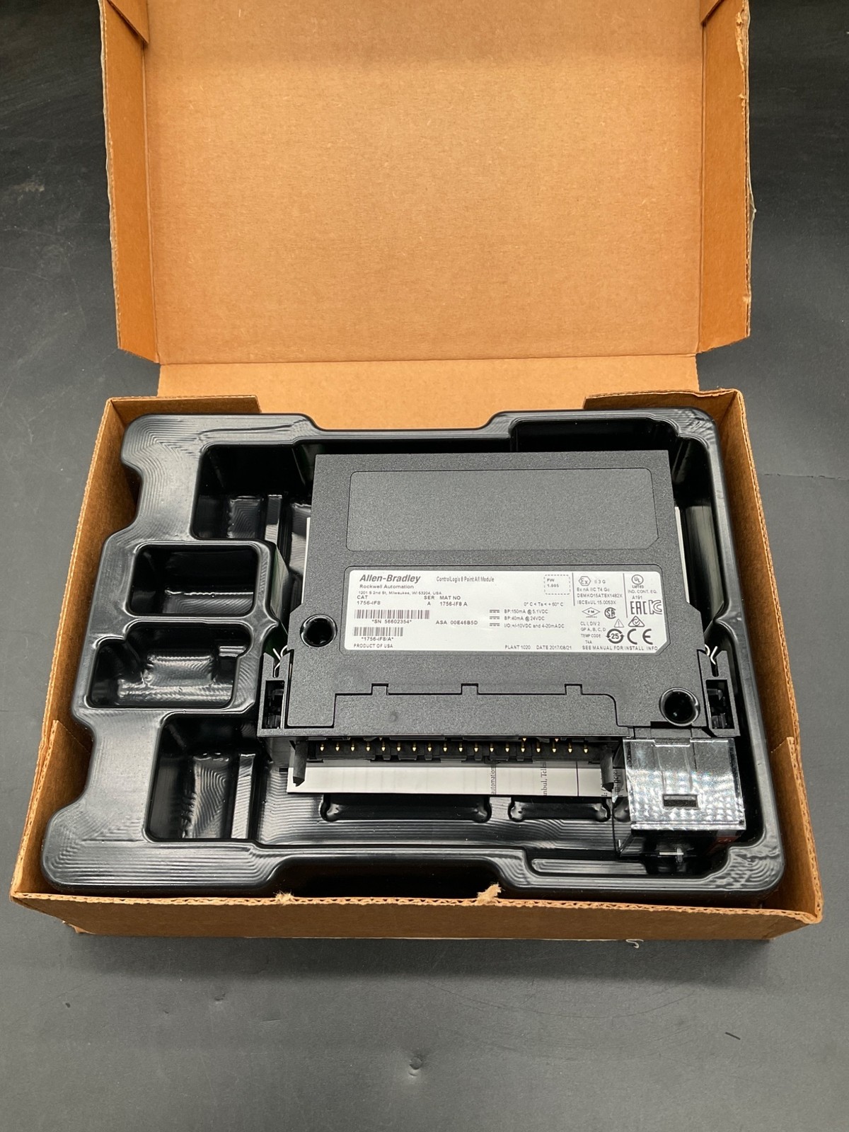 ALLEN-BRADLEY 1756-IF8 Analog Input Module Series A NEW