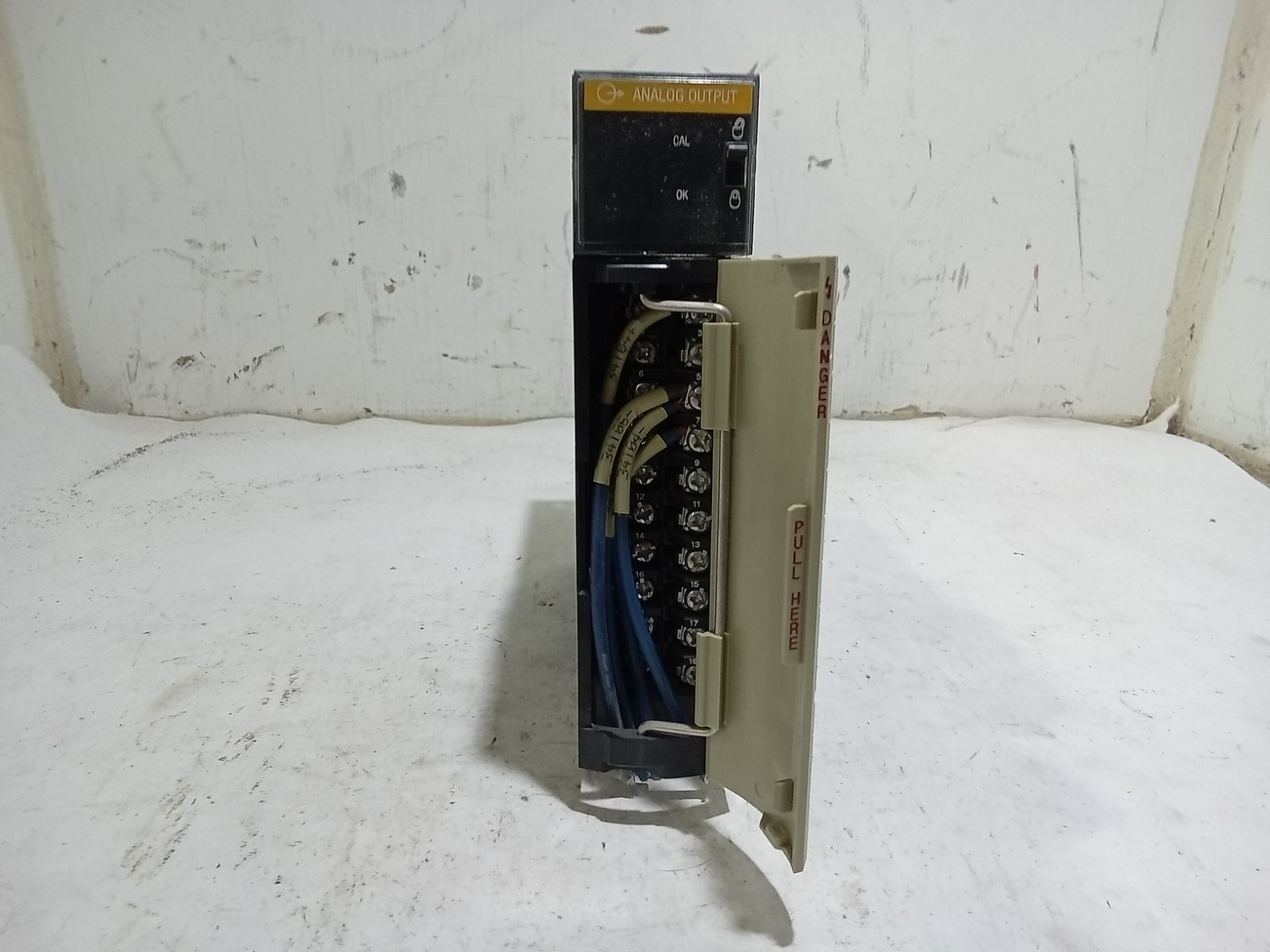 Allen Bradley 1756-OF8 SER. A ControlLogix Analog output (E7A2)