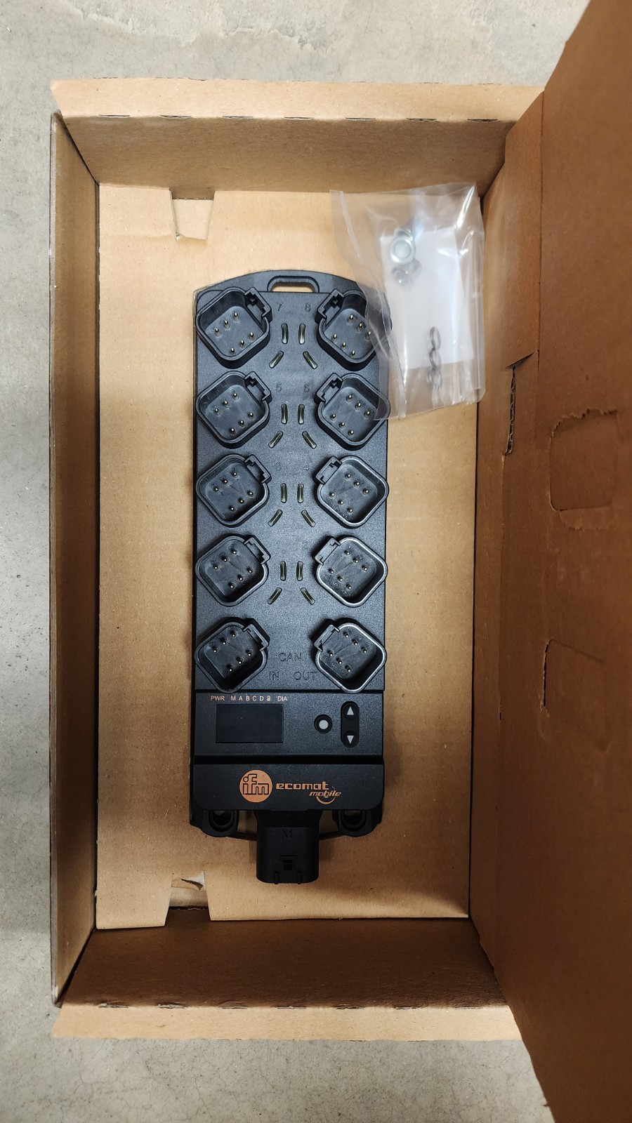 IFM CR2052 Digital & Analogue 8 I/O Modules for Mobile Machines, CAN interface