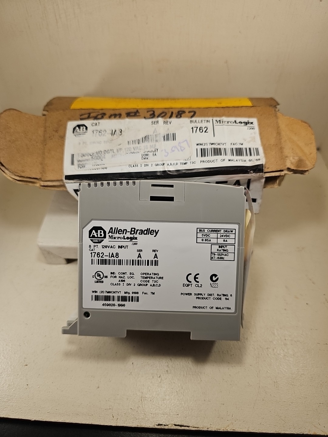 New AB 1762-IA8 MicroLogix 1762-IA8 8-Point 120V AC Input Module 1762IA8