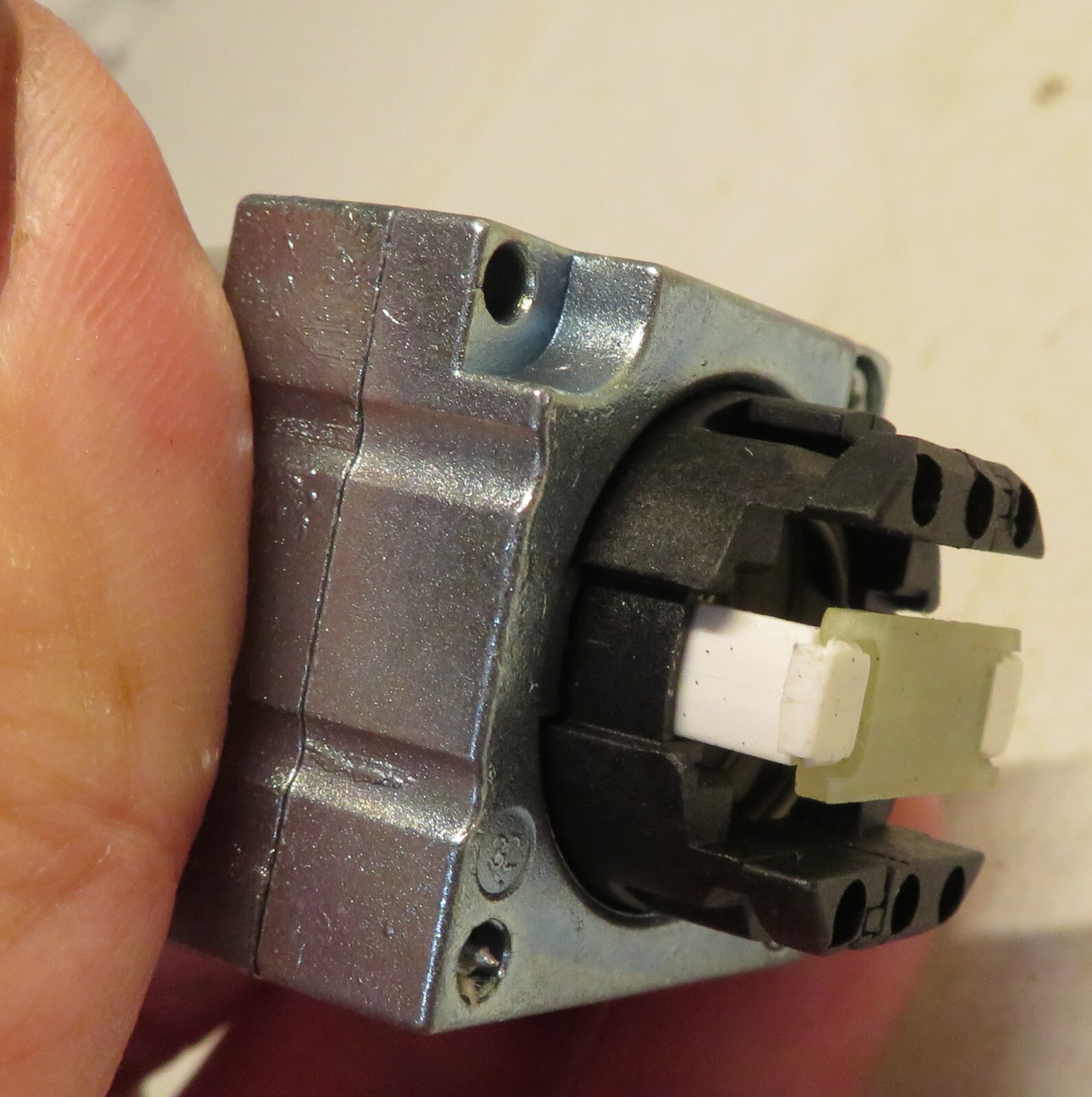 Siemens UNBRANDED Pushbutton Switch Auxiliary Contact New Single Unknown Part #