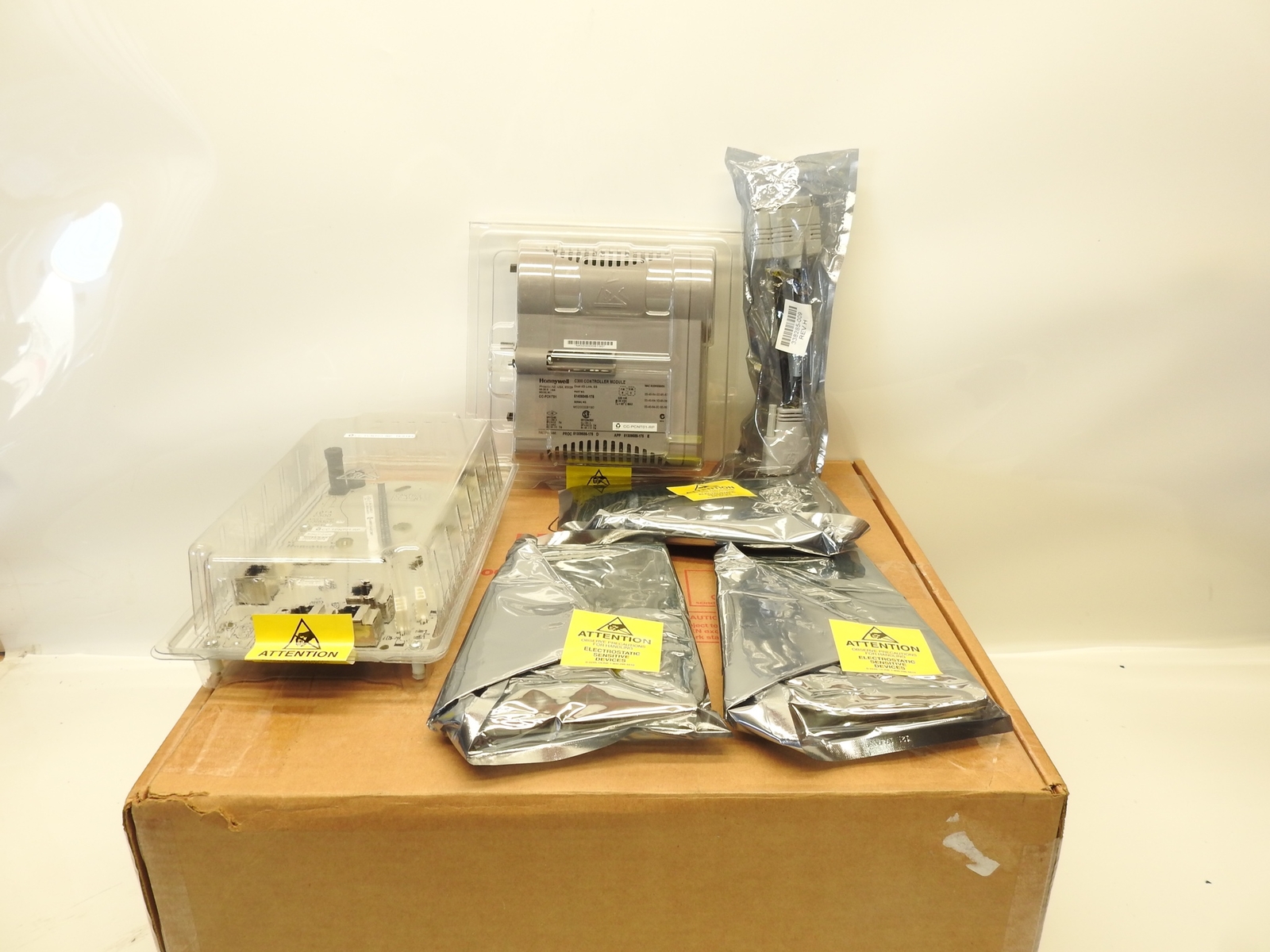 New Genuine Honeywell C300 Controller Kit 51405046-175 51308307 338285-009 5140