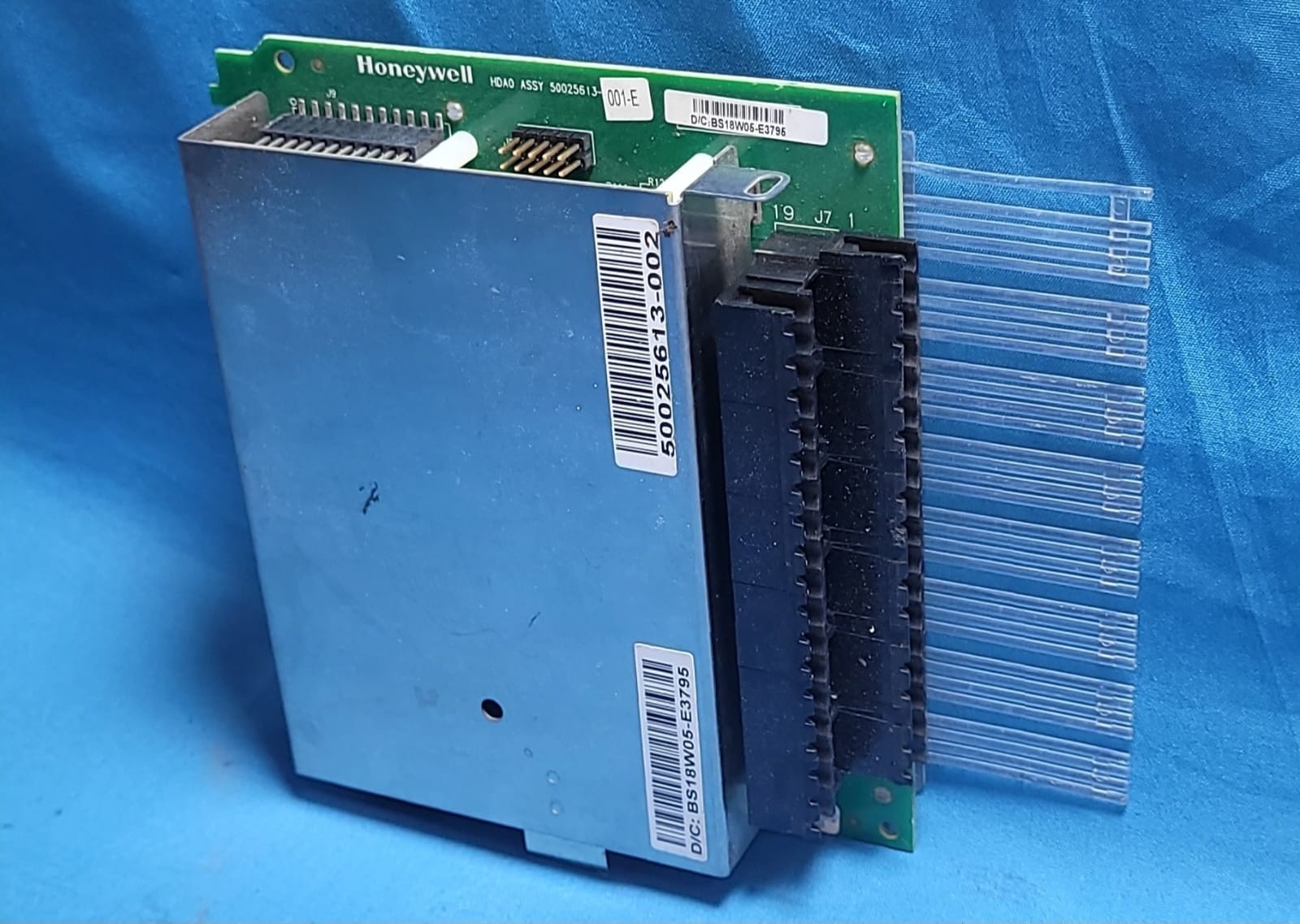 Honeywell 50025613-001-E | HC900 | 900B08-0202 8 Channel Analog Output Module