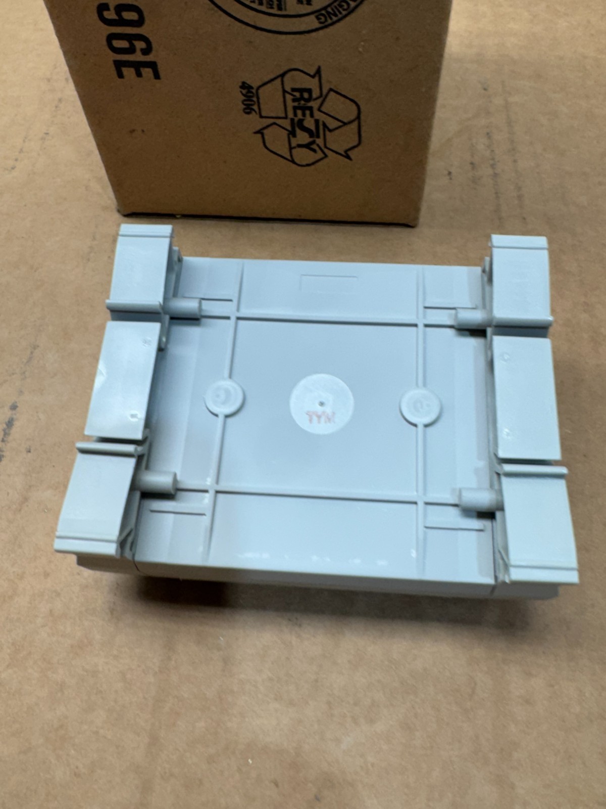 NEW IN BOX ALLEN-BRADLEY 20 PT. INTERFACE MODULE 1492-IFM20F SERIES B