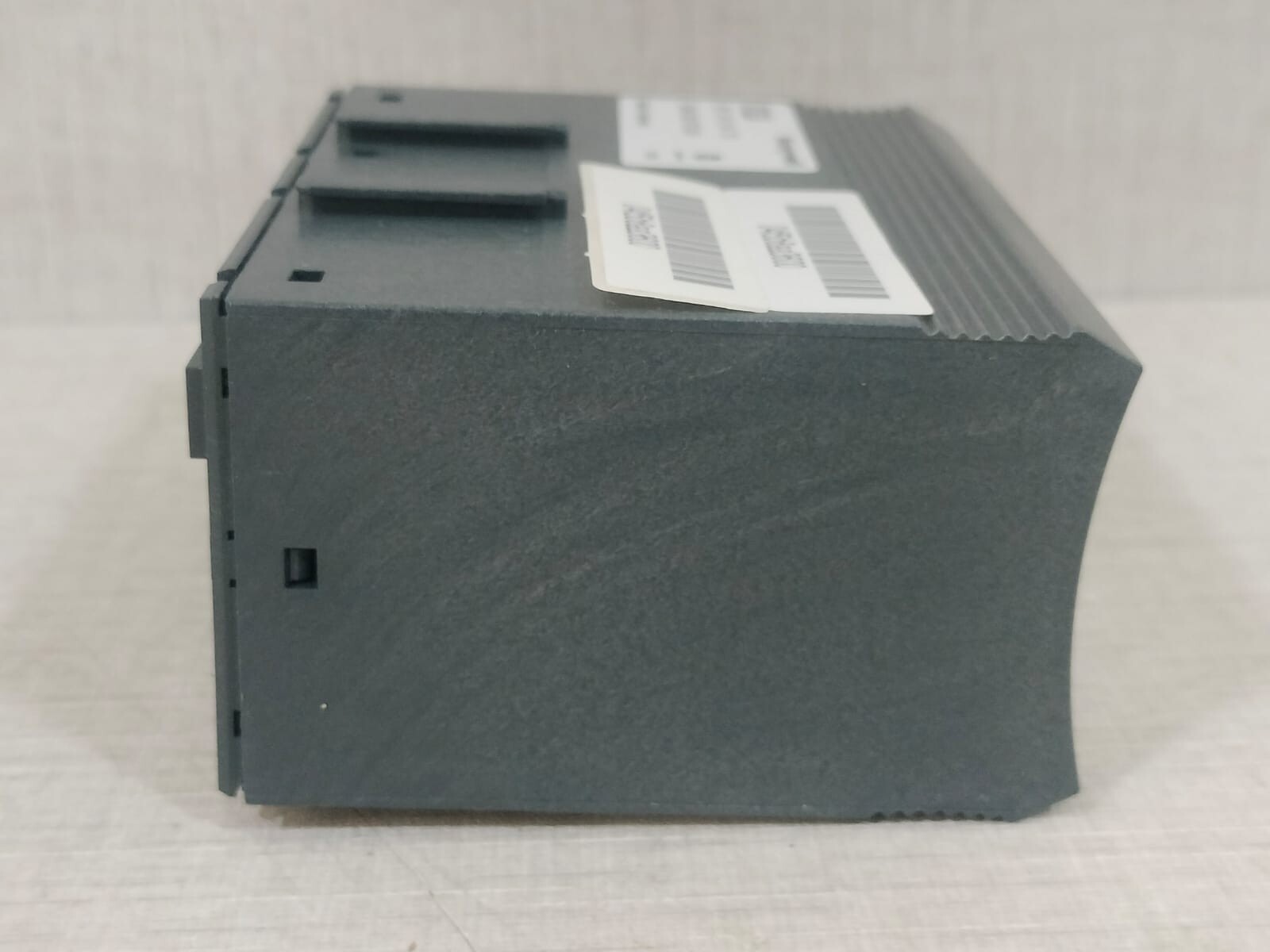 Honeywell XFL823A Distributed I/O 12 Digital Input Module W/ FILTHY & BROKEN BOX
