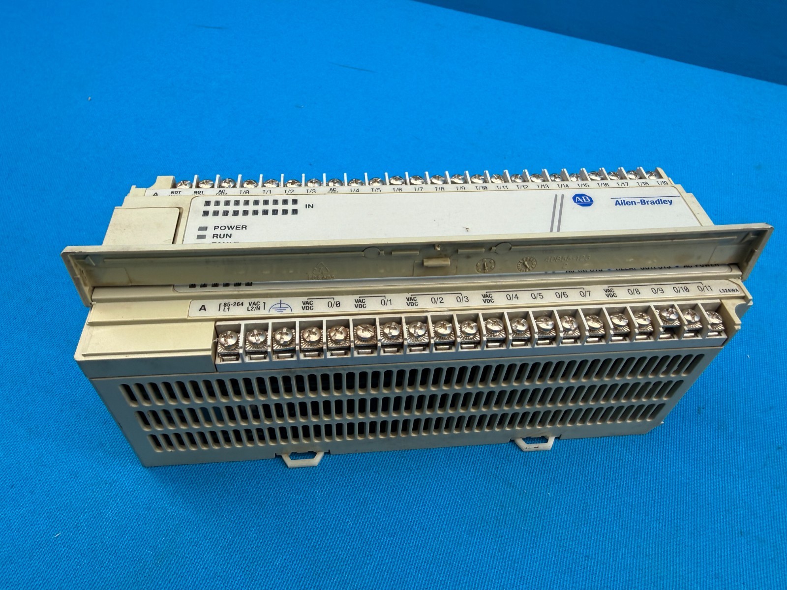 Allen-Bradley 1761-L32AWA MicroLogix 1000 32-Point 120/240VAC Controller