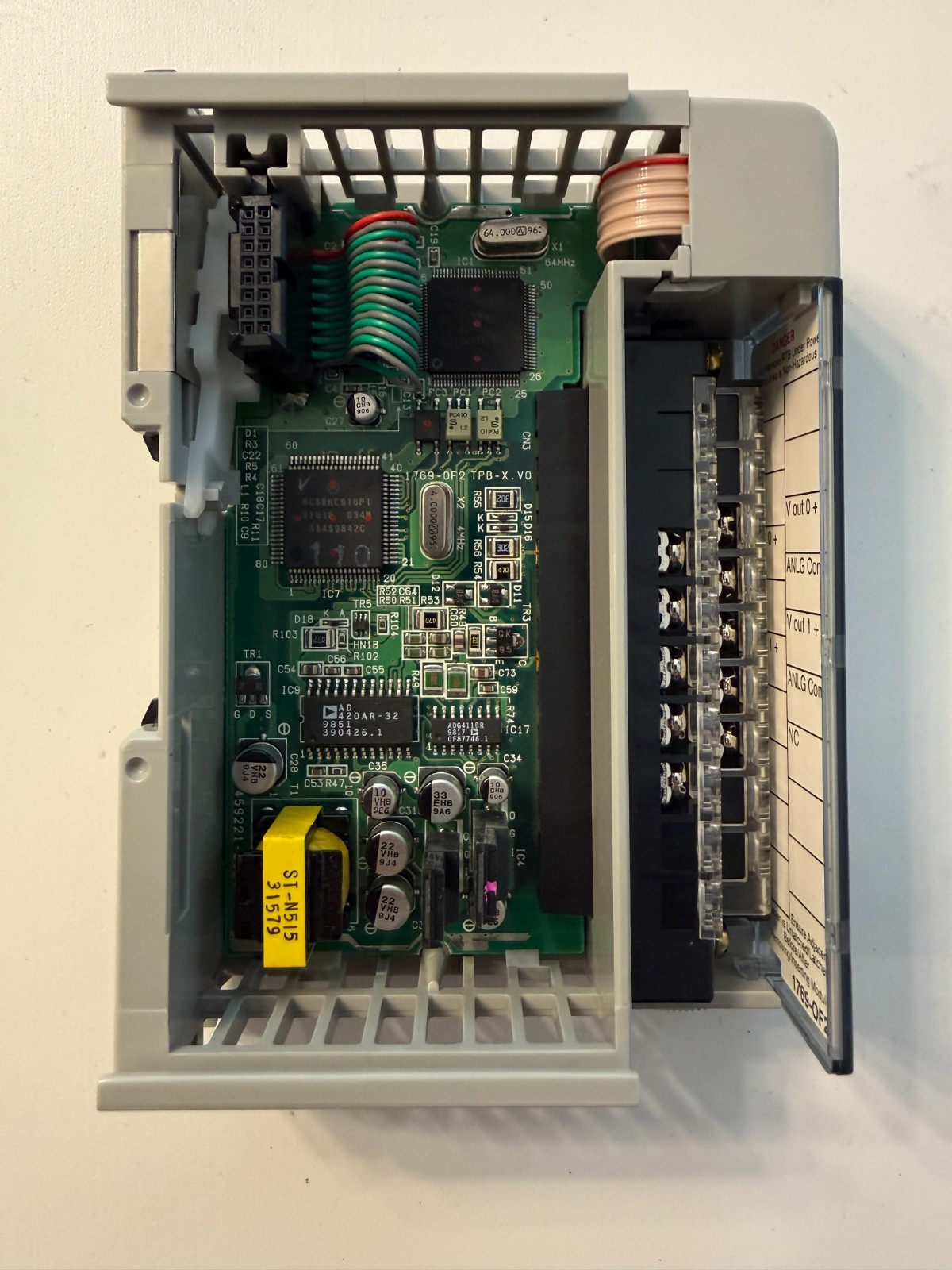 Allen-Bradley 1769-OF2 PLC Output Module