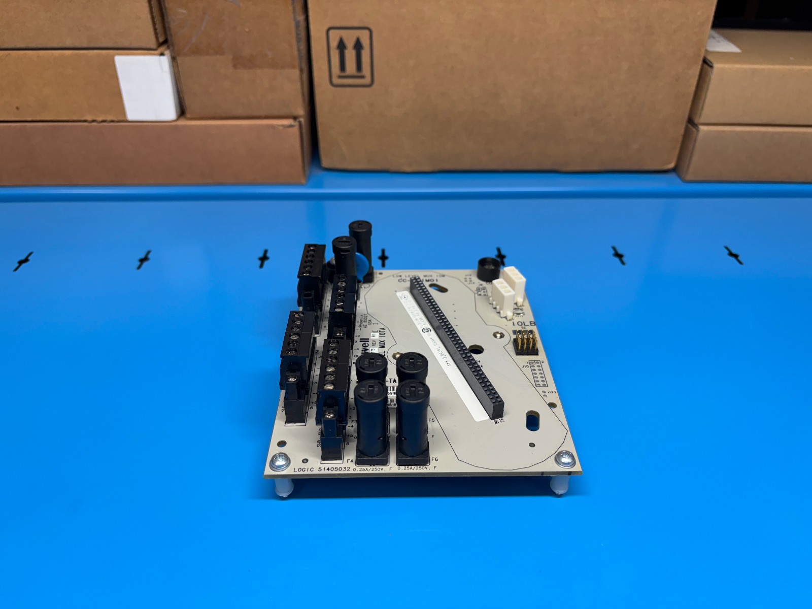 Honeywell CC-TAIM01 LOW LEVEL MUX IOTA Base for Controller Card Module