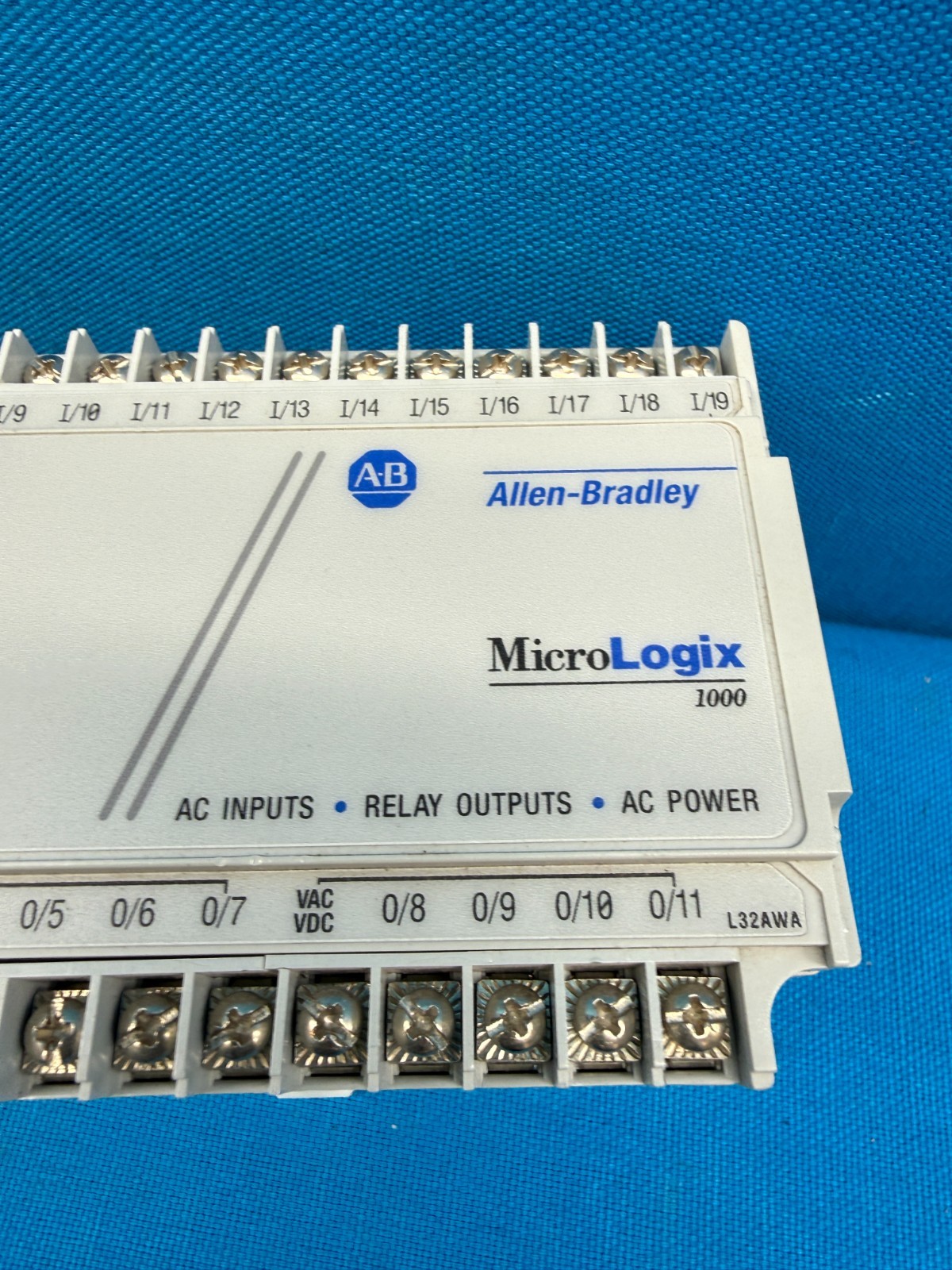 Allen-Bradley 1761-L32AWA MicroLogix 1000 Series-E Programmable Controller