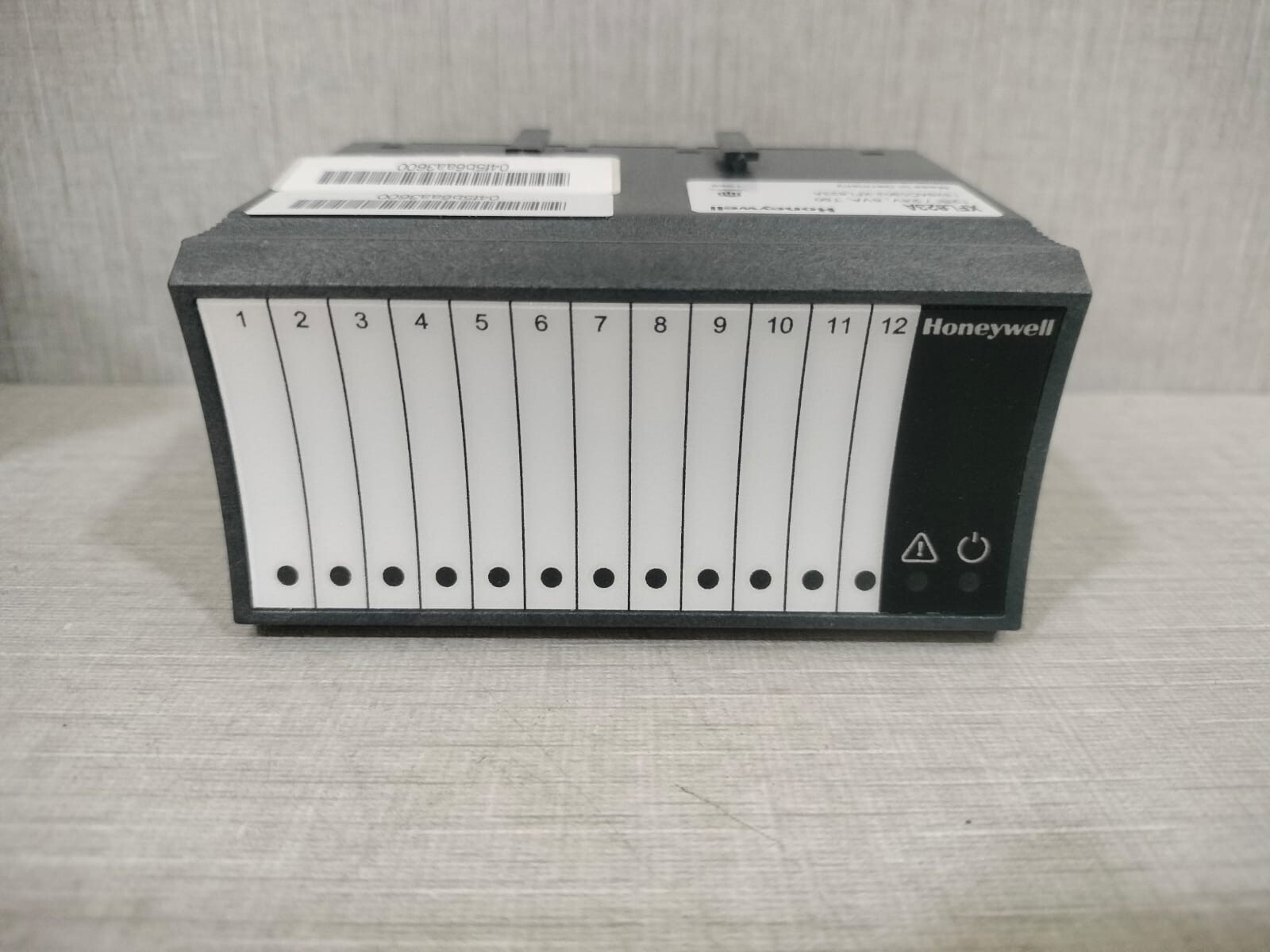 Honeywell XFL823A Distributed I/O 12 Digital Input Module W/ FILTHY & BROKEN BOX