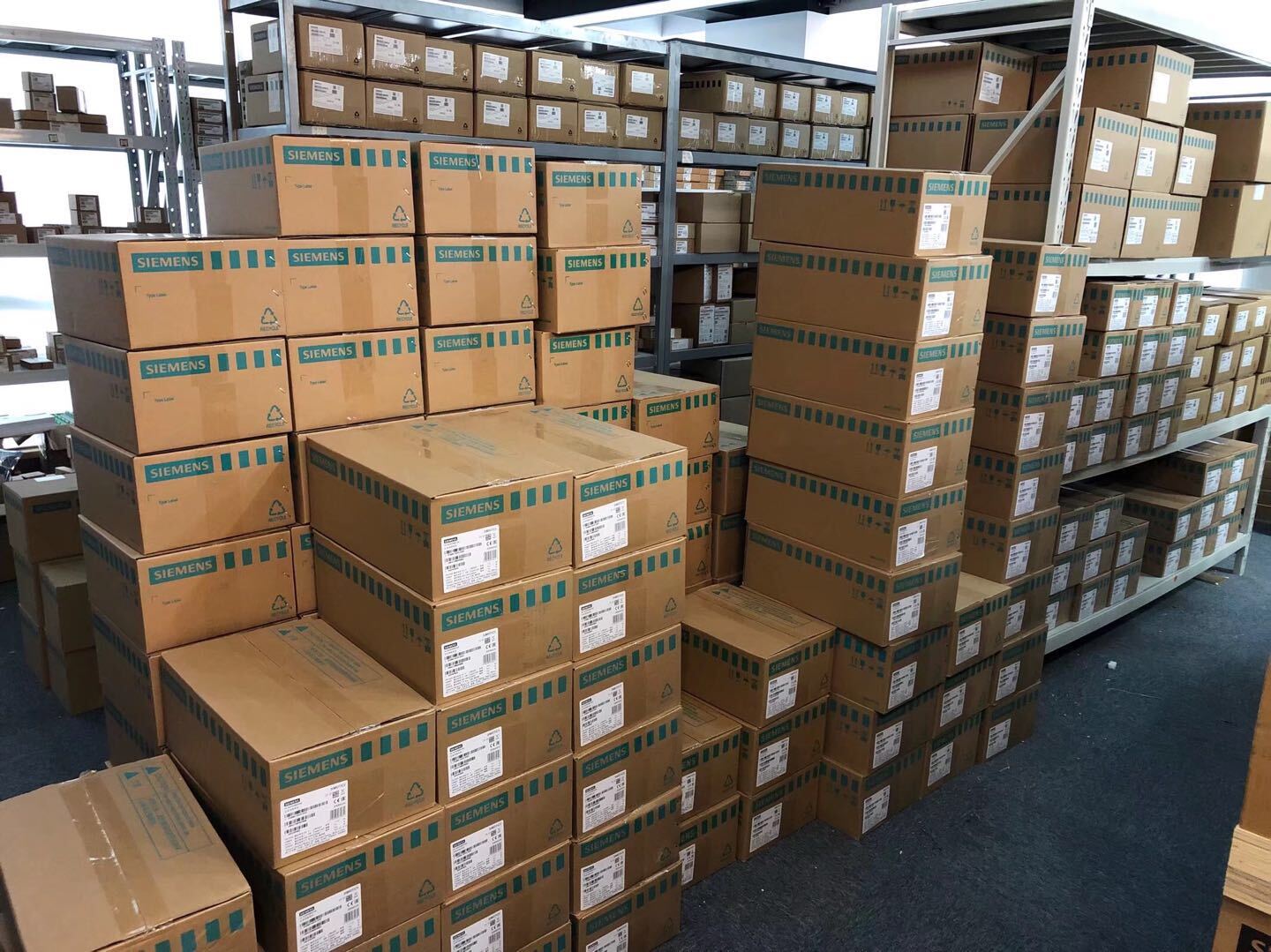6ES7231-4HF32-0XB0 6ES7 231-4HF32-0XB0 New Siemens S7-1200 Analog Input SM 1231-