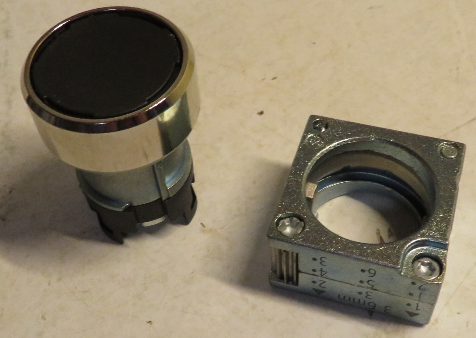 Siemens UNBRANDED Pushbutton Switch Auxiliary Contact New Single Unknown Part #