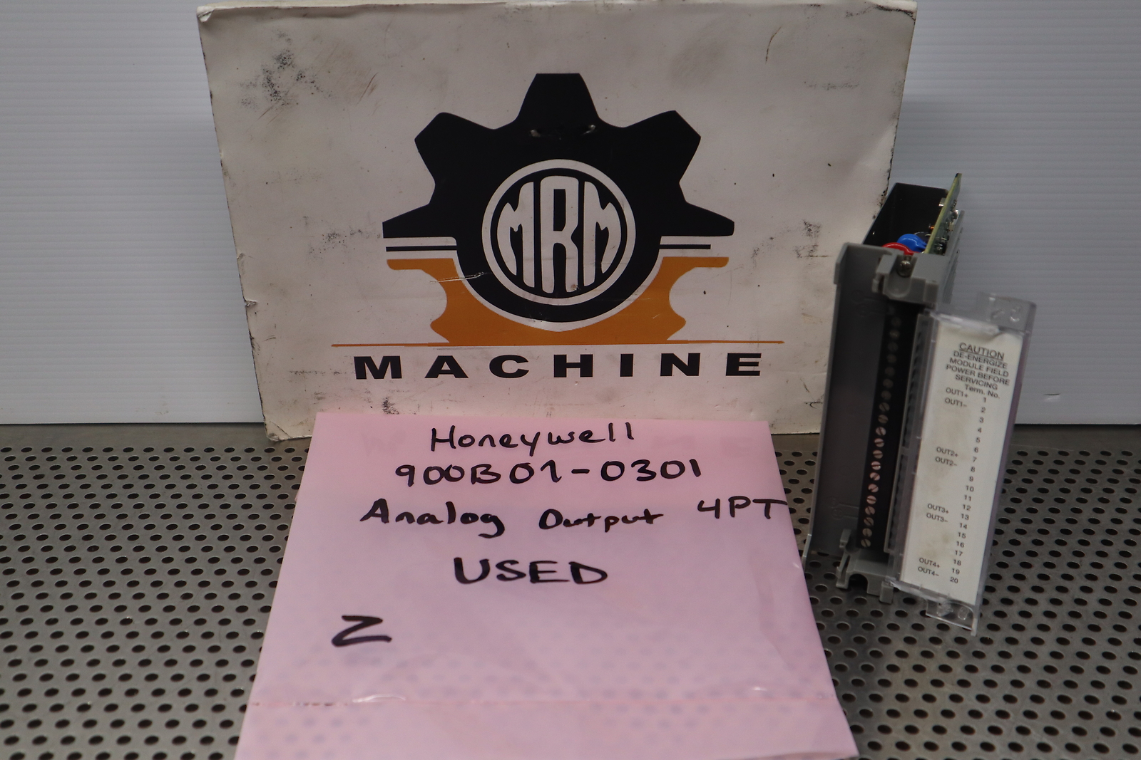 Honeywell 900B01-0301 Analog Output Module 4PT Used With Warranty See All Pics