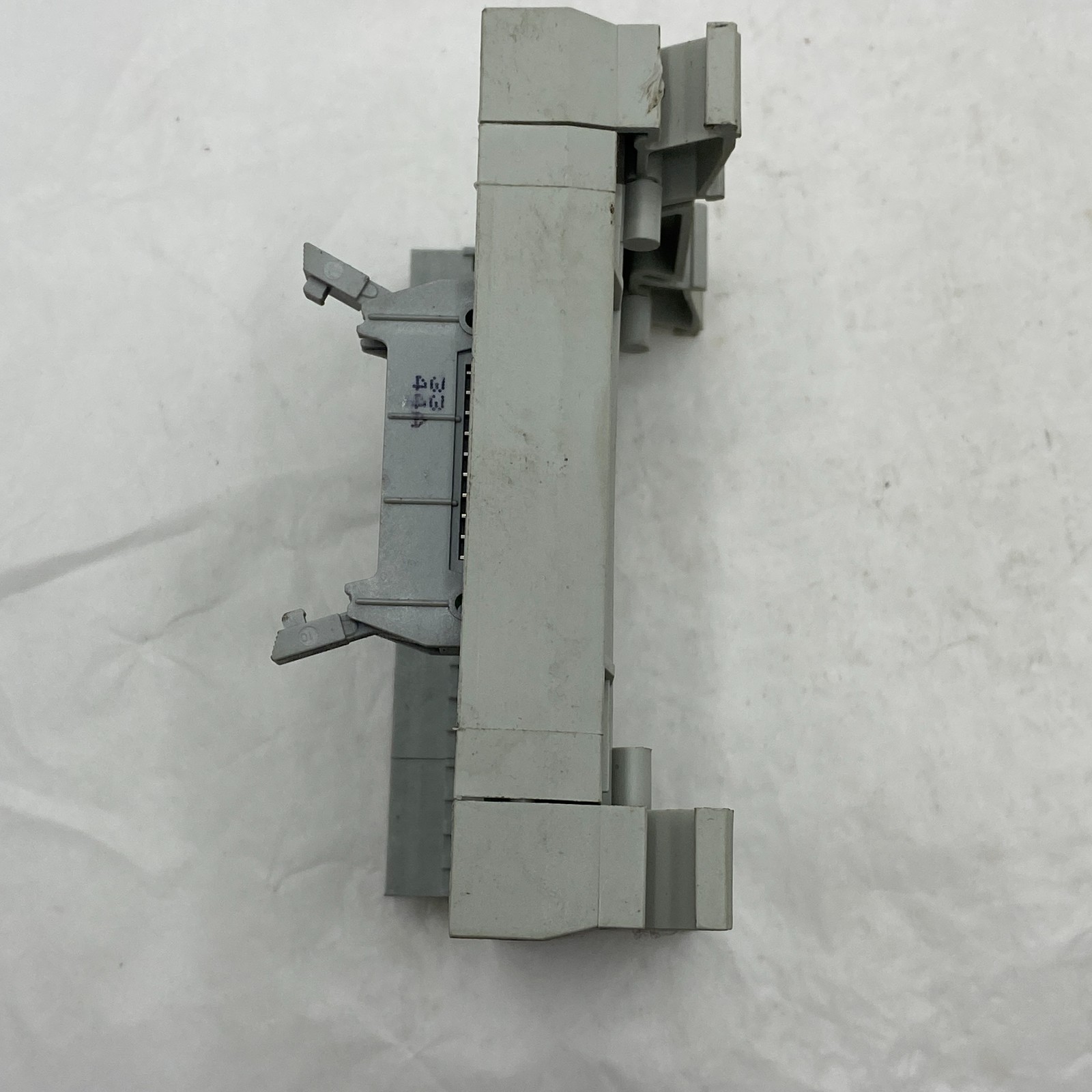 ALLEN BRADLEY AB 1492-IFM20F INTERFACE MODULE SER-B 0-264 VAC/VDC