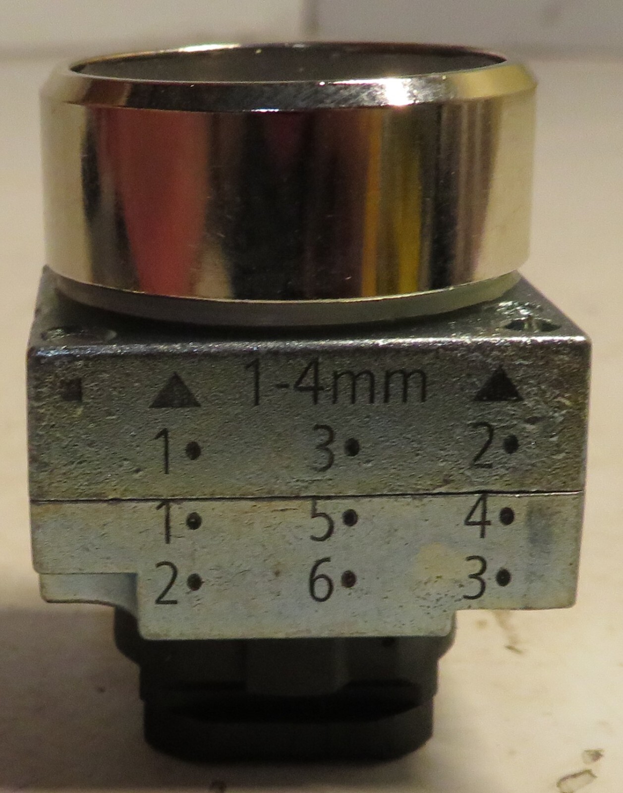 Siemens UNBRANDED Pushbutton Switch Auxiliary Contact New Single Unknown Part #