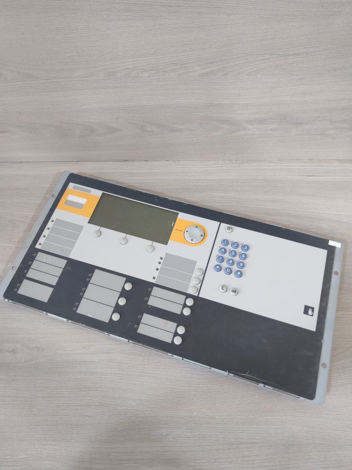 SIEMENS FCM2018-U3 P/N S54400-C40-A2 FIRE ALARM OPERATOR INTERFACE PANEL