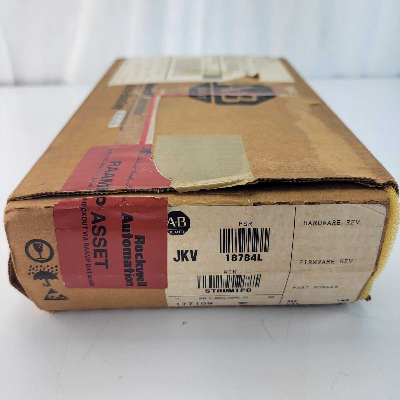 Allen-Bradley 1771-OM Output Module NEW OPEN BOX made in GERMANY