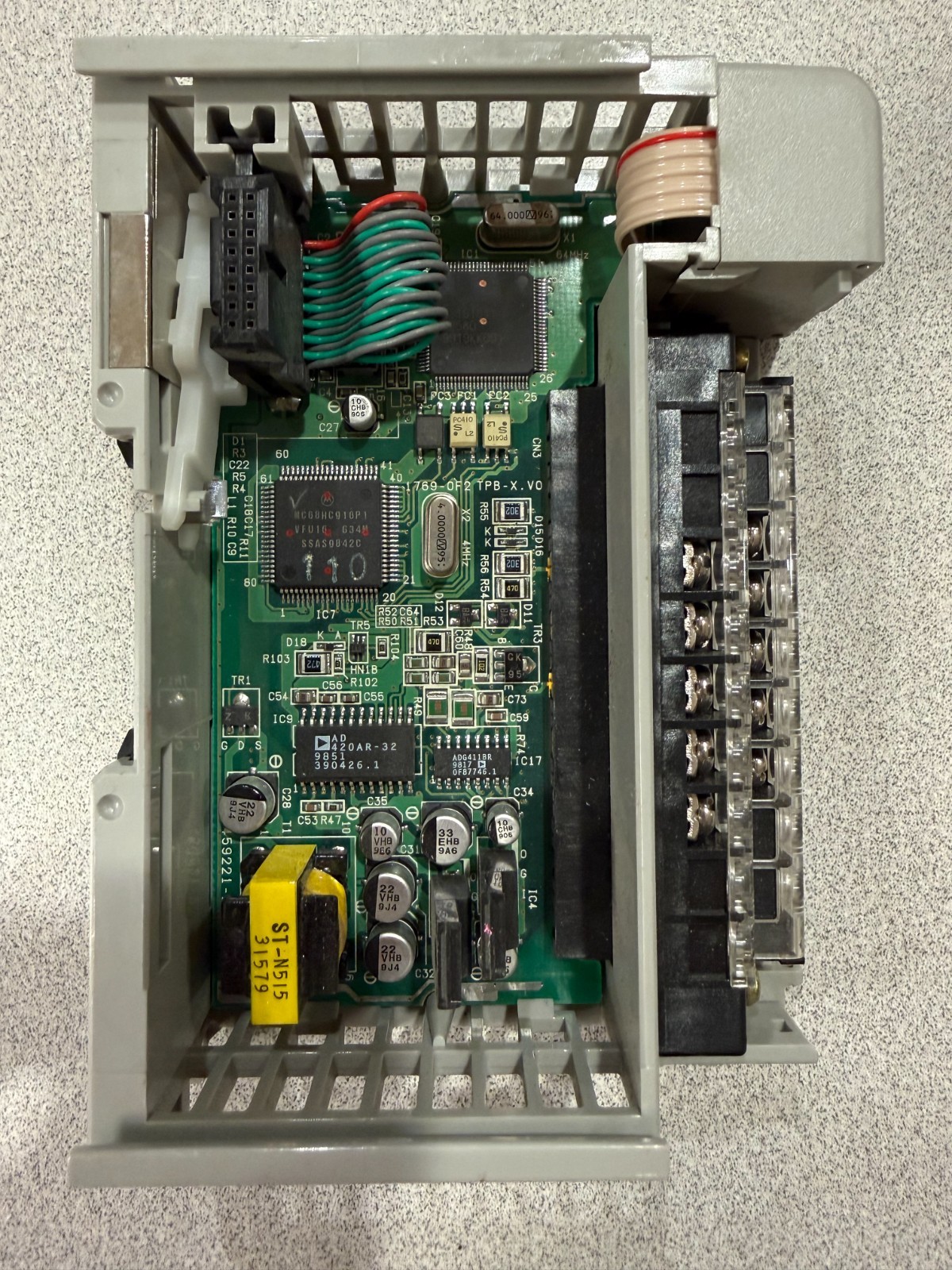 Allen-Bradley 1769-OF2 PLC Output Module SN 6N5BB3IO