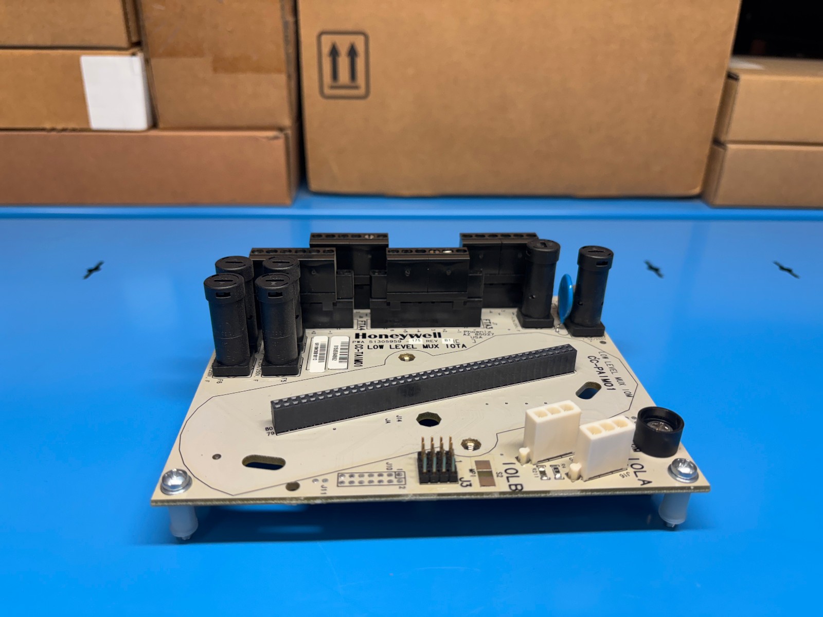 Honeywell CC-TAIM01 LOW LEVEL MUX IOTA Base for Controller Card Module