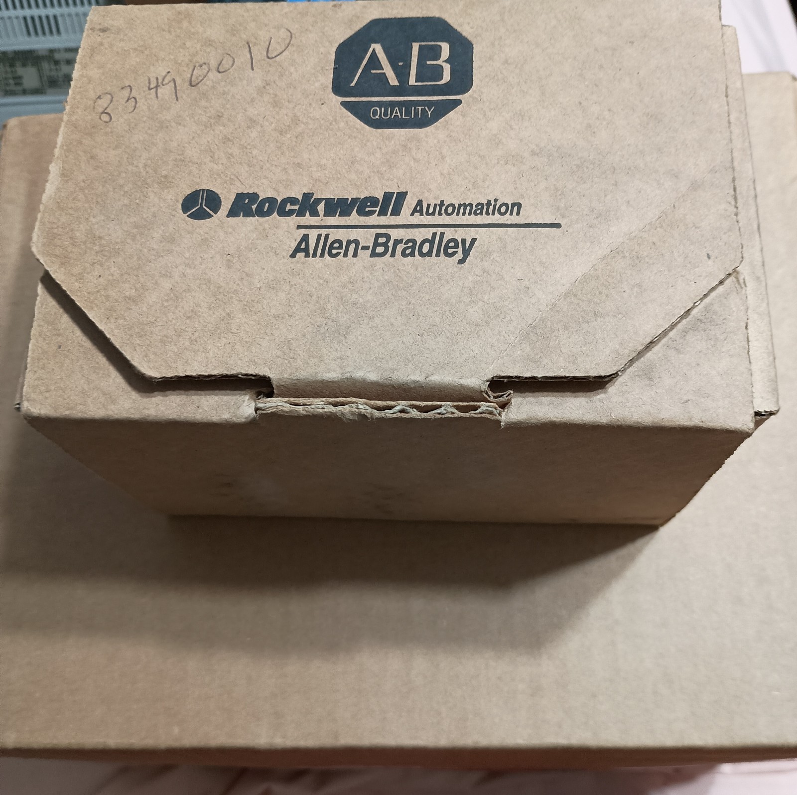 ALLEN BRADLEY – 1492-IFM20F-F120-2 – Ser A 20PT Fusible Interface Module w/ LEDs