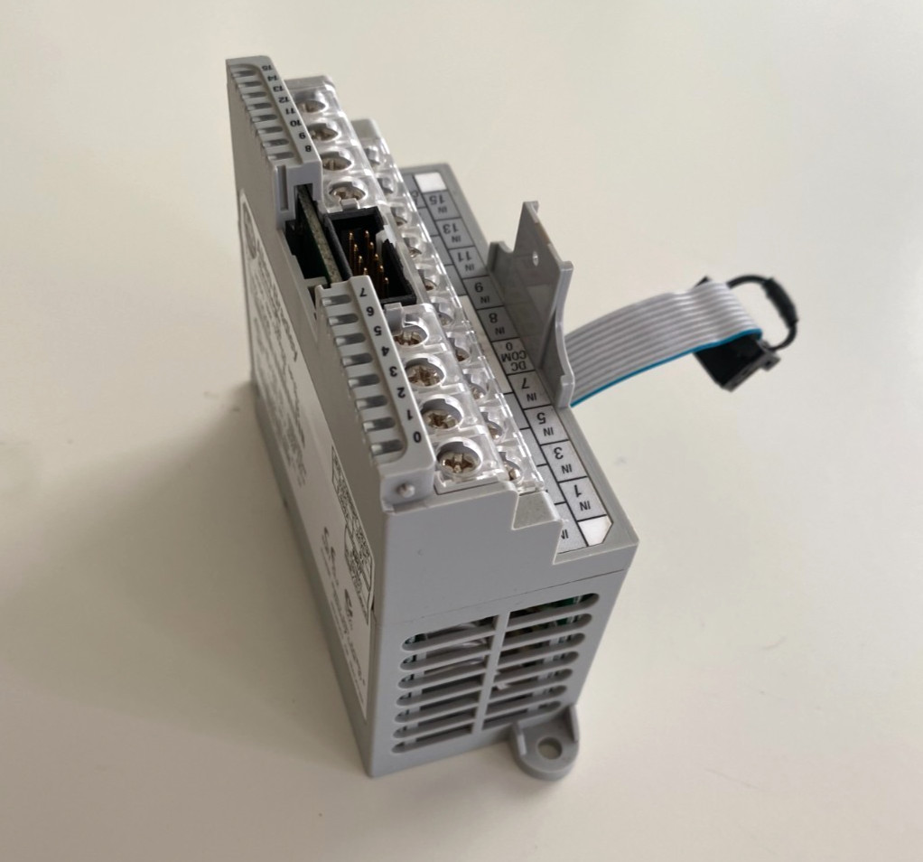 Allen Bradley Micrologix 16 pt. 24 VDC Sink/Source Input 1762-IQ16 SER A REV B