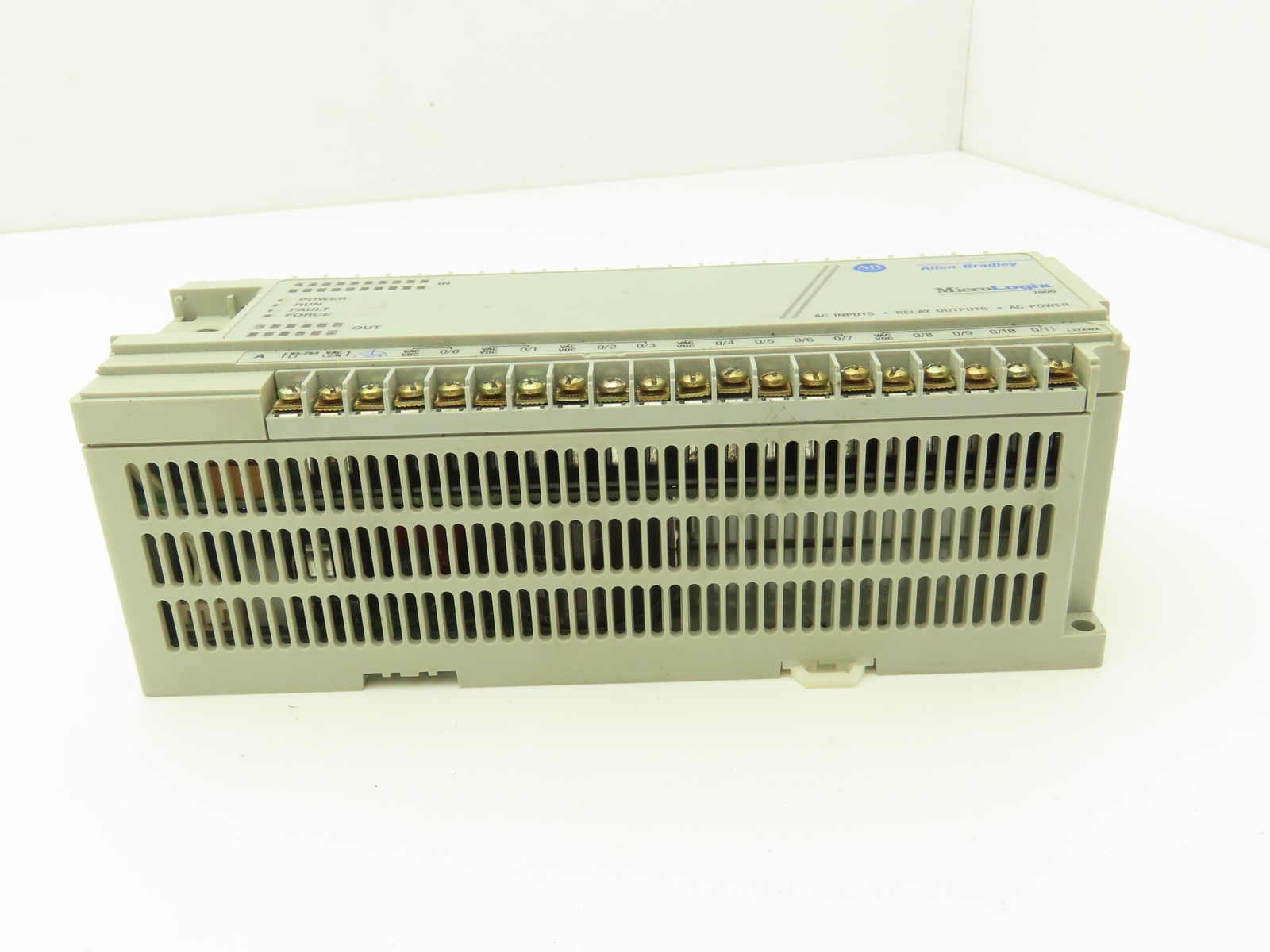 Allen Bradley 1761-L32AWA MicroLogix 1000 PLC Controller 100-240VAC Series E
